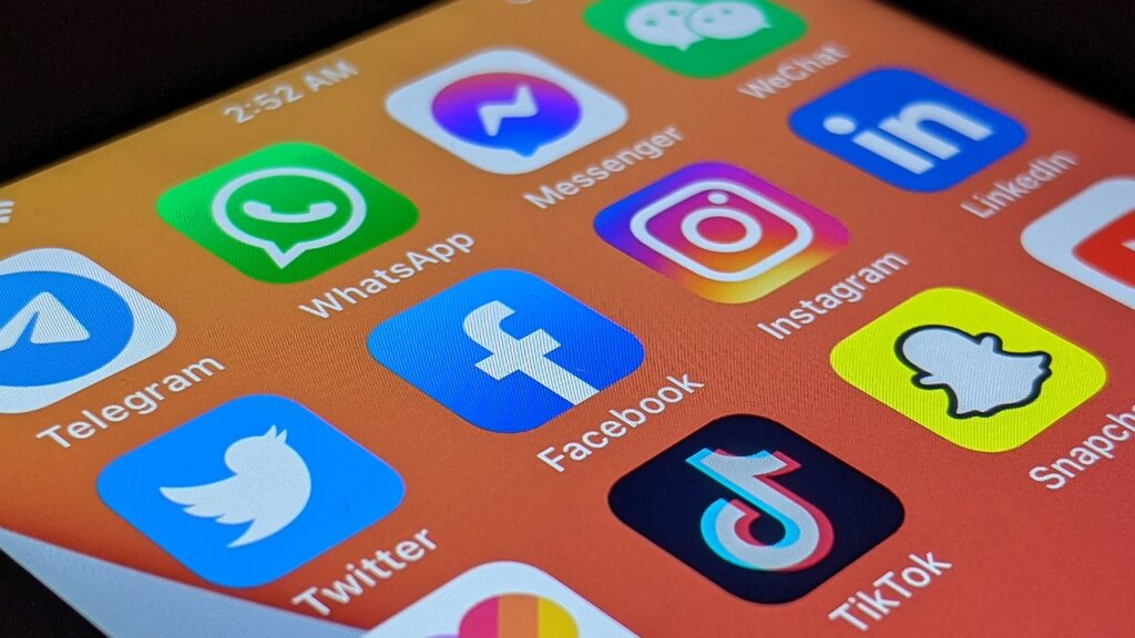 Cyberculture and Digital Divide: Navigating Identity, Diversity, and Challenges Online